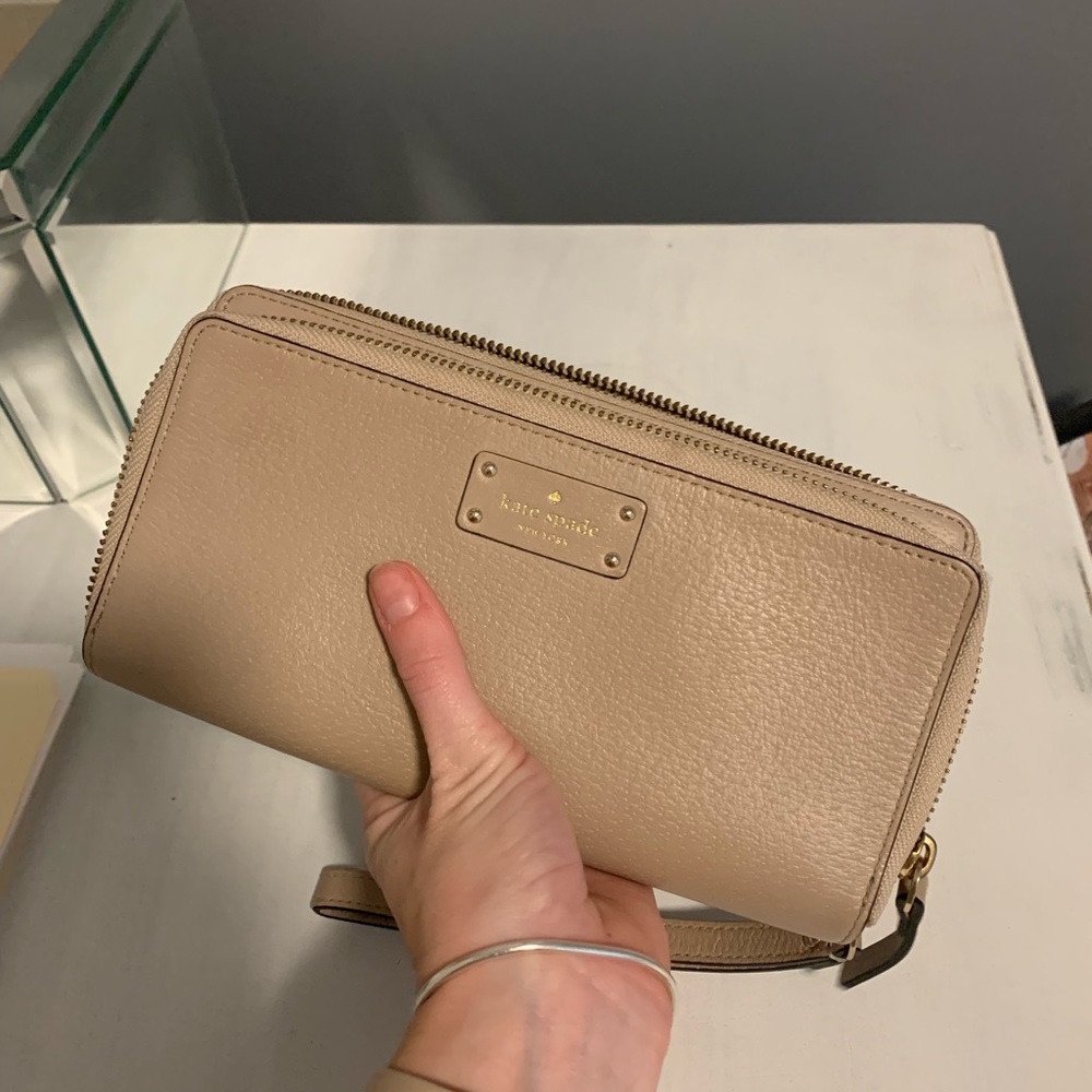 Beautiful neutral Kate Spade Wallet